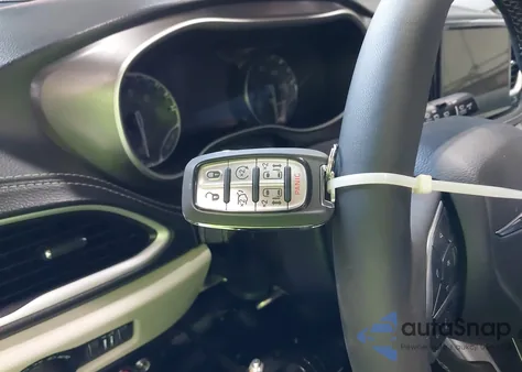 2024 Chrysler Pacifica Touring L z USA, uszkodzony, nr VIN 2C4RC1BG6RR100900